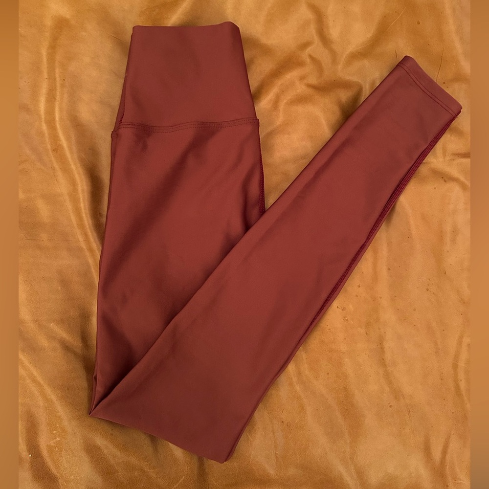 Carbon38 High-Rise Leggings in Maroon/Deep Red